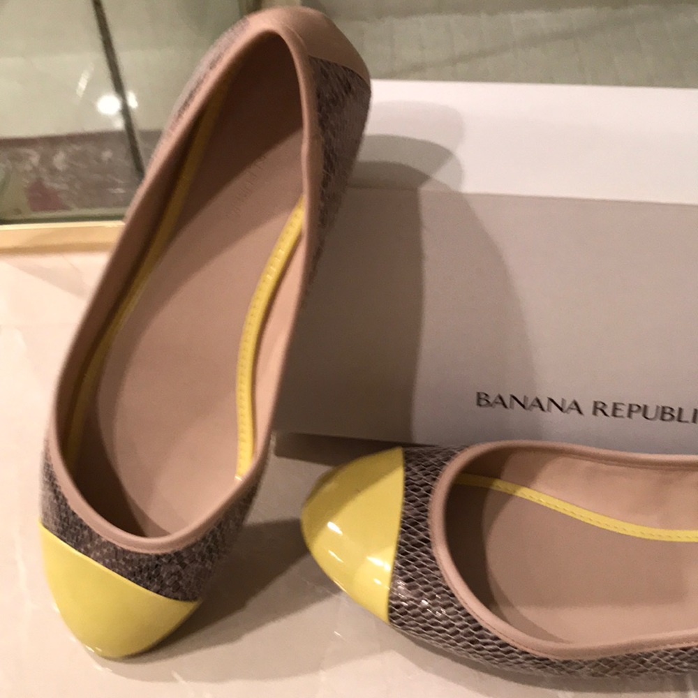 Banana republic flats - Picture 2 of 2